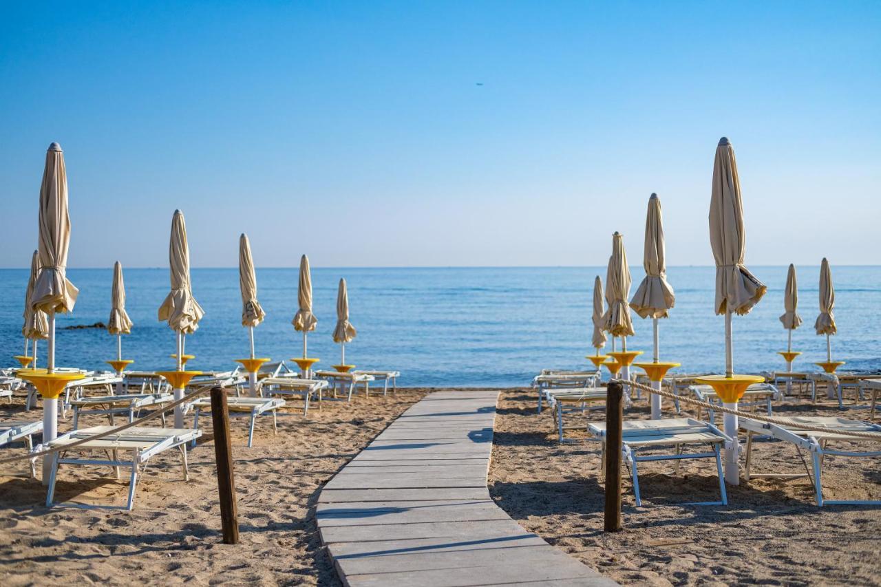 Torre Guaceto Greenblu Resort Specchiolla Bagian luar foto